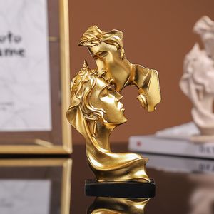 Oggetti decorativi Figurine Amanti Statua Mini Artigianato in resina Scultura Piccoli ornamenti Decorazione domestica Scultura Modello Desktop Wine Cabinet Decoration 230608