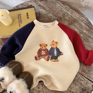 Kläder sätter barnfleecefodrad tröja Autumn Winter Boys and Girls Cartoon Bear Baby Contrast Color Pullover Fleece Shirt 230609