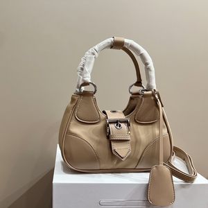 Tasarımcı Mini Moon Totes Omuz Çantaları Yeniden Nynylon Halk Yarım Ay Yumuşak Sarılma Çanta Lüks 2023 Yeni Moda Under Equ Under Equil Bag Crossbody Purse