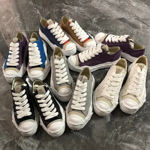 Märke sneakers sandaler aaa mens kvinnor casual skor klassisk vit låg skugga vete frost blek elfenben pastelltränare