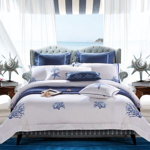 Set di biancheria da letto Set di biancheria da letto ricamata con motivo corallo blu chic Set copripiumino in cotone egiziano bianco di lusso Set di copripiumino in cotone egiziano Queen King Size 4 6 10Pc 230609