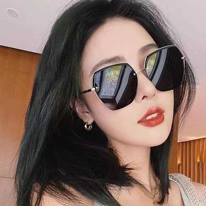 Occhiali polarizzati con protezione UV estiva da donna Occhiali da sole rotondi grandi netti rossi 2023 Occhiali da sole coreani di nuova moda