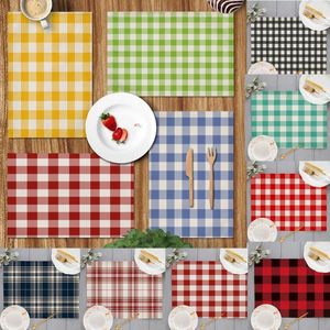 Bord mattor blå/gul/grön vit liten rutig placemats linne matta färsk stil modern dekor kök matsal nät kopp kuddar