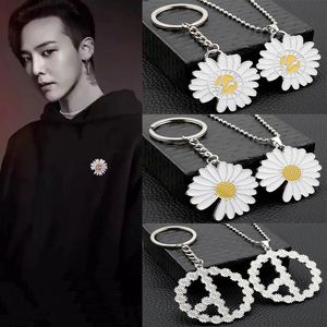 Hänge halsband mode g-dragon daisy trendig kwon ji yong chrysanthemum smycken gåva till vänner fansspendant