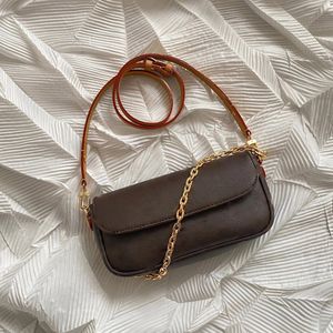 Axelväska lyx kvinnor handväska klassisk elegant designer crossbody stor kapacitet mode shopping väskor handväskor semester gåva