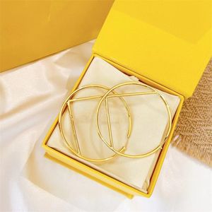 Brevstum Hoopörhängen för kvinnor Luxury Punk Studs Gold Jewelry Earrings Designer Rostfritt stål Bröllopsdag Hjärtörörning Legering Kvinna smycken