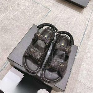 Дизайнерские сандалии тапочки для кожи сандалии.