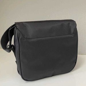 Bolsas de ombro Trapstar Bolsa transversal masculina e feminina popular Tendência Bolsa de multidão Bolsa de diferença Trap Star Bolsa de ombro designer grande tendência Novo 2023