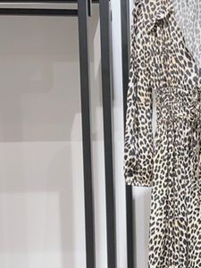 Casual Dresses Women Luxury Leopard Print V-Neck Midi Dress Autumn and Winter 2023 Långärmad elastisk snörning Midja Robes Elegant