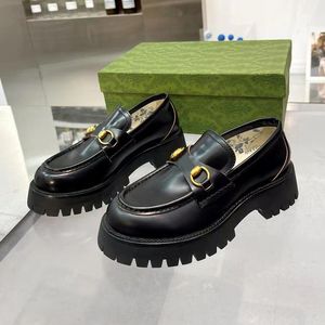 Designerskie buty zwykłe platforma skórzane buty damskie podwójne g klamry koni dekoracyjny haft złota nici moda szczupła bez poślizgu buty buty