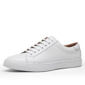 2023 Scarpe da uomo in vera pelle di marca bianche scarpe da passeggio casual per uomo stringate lusso traspirante originale marrone formale nuovo