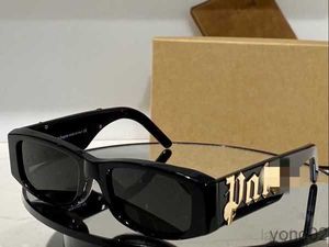 Designer Brands Mens Solglasögon Högkvalitativ ins trendiga vinklar Shades Fashion Square Solglasögon Herrbokstäver Plam Hip Women Glass för män 5GR2H