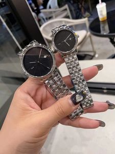 Lüks Moda Lover's Watch Yüksek kaliteli çok fonksiyonlu kuvars hareketi, erkekler için 40 mm kadınlar için 30 mm