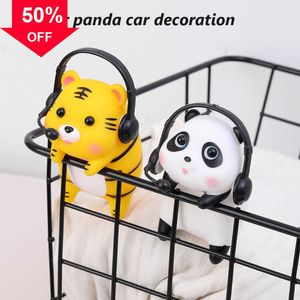 Novo bonito desenho animado DJ Tiger Panda enfeites de carro acessórios para decoração de interiores presente criativo decoração de casa