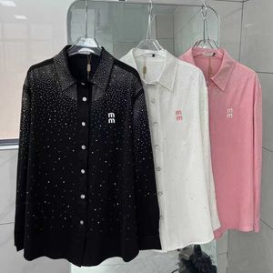 Camisa cravejada de diamantes da moda Letras bordadas femininas Camisas de grife de manga comprida Jaqueta cardigã de luxo Casacos de seda de marca