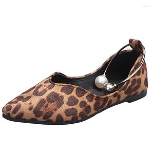 Klänningskor Summer Women's Casual Single Breattable Slip-On Flat Pointed Toe Sandals Leopard Outdoor Loafers Pearl Metal Ring