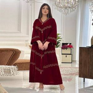 Casual Dresses SuperAen Muslim Robe Damenbekleidung 2023 Frühling Herbst bestickt Gold Samt Maxikleid