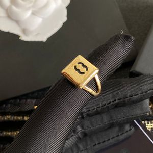 Never Fade Copper Letter Band Ring Banhado a Ouro Latão Banda Aberta Anéis Banhado a Ouro 18K Marca de Moda Designer de Luxo Feminino Joias de Casamento Presentes