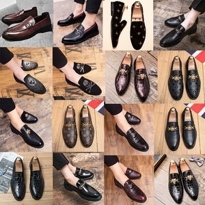 Luxusmarke Designer Horsebit Dekorative Leffer Schuhe Weiches Leder Männer Glänzende Freizeitschuhe Schwarz Braun Gentleman Formale Business Lederschuhe