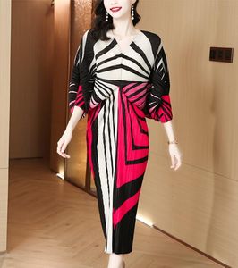 2023 New ISSEY Pleated Elegant High end Luxury Dress Printed Bat Sleeves V-Neck Long Dress