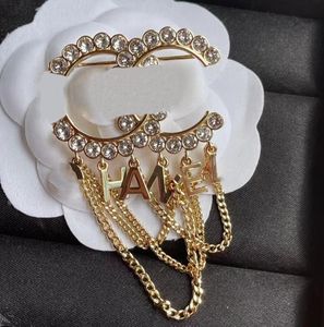 럭셔리 패션 Desinger Brooch 여성 Crystal Rhinestone Pearl Letter Brooches Unisex Suit Pin Fashion Gifts Jewelry Accessories 고품질 20 스타일