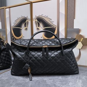 10A top 1:1 Fashionable GIANT Quilted Women's Travel Shoulder Bag with Large Capacity Genuine Leather Rhomb Pattern Top Original Designer with Metal Lock Buckle