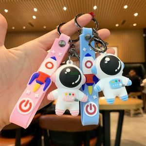 7x47 Keychains Lanyards 2 PCS Cartoon Planet Tour Astronaut Keychain Söt astronautpar Kedja mjuk gummi Small Pendant Key Ring Pendant