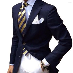 Abiti da uomo Ultimi risvolti con tacca Abito da uomo completo blu scuro con pantaloni bianchi Smoking alla moda Abiti da cerimonia per matrimoni formale Blazer da uomo