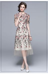 カジュアルドレス2023新しい夏の刺繍パーティードレス女性女性の花のオーバーレイ刺繍入りスリムウエストヴィンテージメッシュ滑走路ドレス