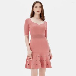 Casual Kleider Elastische Jacquard Kleid 2023 Frauen Einfarbig Kurzarm Schatz Ausschnitt Schlank Sommer Cut Out Mini Rüschen