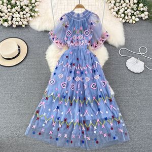 2023 Vestidos Casuais Verão Estilista Mesh Flor Bordado Vestido Feminino Manga Curta Morcego Vintage Geométrico Preto Azul Tules Vestidos De Festa Noturna