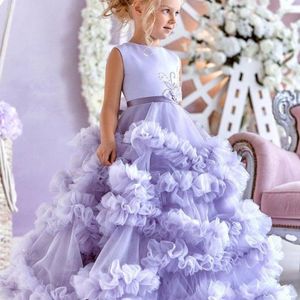 Vestidos de menina Lanvender Flor com miçangas para casamento Uma linha em camadas sem costas para crianças Vestidos de desfile Tule até o chão Vestido de baile para crianças