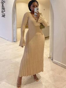 Grundläggande avslappnade klänningar Casual V-ringning Kvinnor Sticked Maxi Dress Autumn Elegant Ribbed Long Sleeve BodyCon Dress Ladies Fashion Watewear Dresses 230609