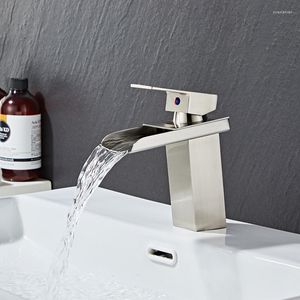 Banyo Lavabo muslukları Tesatished soğuk Su Havzası Musluk Şelalesi Vanity Tek kollu fırçalanmış pirinç çamaşır mikseri muslukları