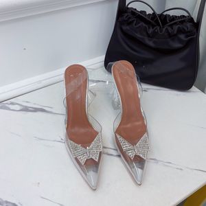 デザイナーの豪華なドレスシューズイブニングドレスストラップレスストラップ工場靴女性ハイヒールクリスタル装飾浅い靴ショートチューブスティレットサンダル。