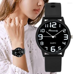 Relógios de pulso Moda Feminina Conjunto de Relógios de Silicone Minimalista Número Alto Qualidades Grande Mostrador Feminino Quartzo Relógio Casual Relógio Presentes