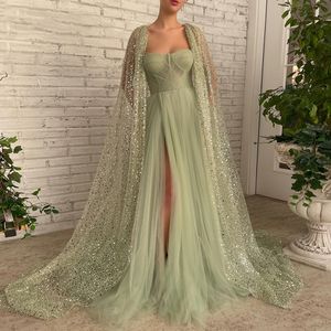 Sage Green A Line Prom Dresses Glitter Paillettes Cape Sweetheart Spacco laterale alto Maxi Abiti da sera Festa formale Vestido De Graduacion