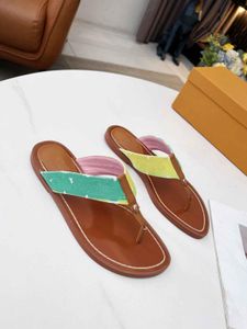 Luxury Designer Flat Girl Studs Slide Slippers Flip Flop Women Leather Thong Sunny Lady Letter Printed Canvas Strap Rubber Sole Sadnals