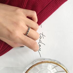 Klusterringar sydkoreansk version av S925 Sterling Silver Mini Fashion Personlighet Kreativitet Retro Old Stone Opening Female Ring