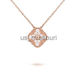 Pendanthalsband 100 Silver Luxury Designer Halsband Fourleaf Clover Cleef Halsband Womens Fashion 18K Gold Necklace Flower Lucky Jewelry Diamonds P J230612