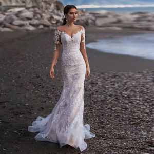 Strand-Hochzeitskleid im Meerjungfrau-Stil mit langen Ärmeln, elegantem, transparentem V-Ausschnitt, Spitzenapplikationen, Illusionsrücken am Rücken und Knopf, Tüll-Brautkleid nach Maß 2023