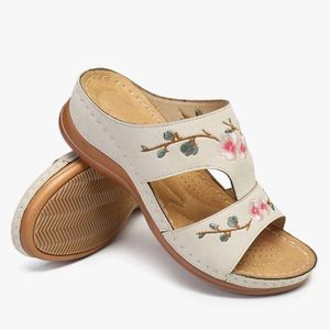 Botlar kadın terlik çiçek platformu renkli etnik düz ayakkabılar kadın rahat rahat moda sandaletleri kadın 2021 yaz yeni sıcak