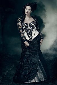 Schwarz-weiße Meerjungfrau-Gothic-Brautkleider mit langen Ärmeln, Spitzenjacke, gerafftem Korsett, Steampunk, viktorianisches Brautkleid in Übergröße