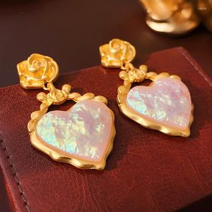 Pendientes de tuerca Vintage Rose Love Heart Metal Pearl Dangle Pendiente para mujer Joyería Color dorado 2023 Retro Franch Court Style