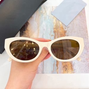 m115 Óculos de sol Cat Eye Lentes bege/marrom Óculos de sol femininos Summer gafas de sol Designers Óculos de sol Tons Occhiali da sole UV400 Eyewear