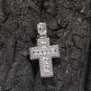 Pendanthalsband 2023 Unikt Big Zircon Cross Iced Out Bling Necklace Mirco Pave Prong Seting Rock Rapper Fashion Hip Hop Jewelry BP240