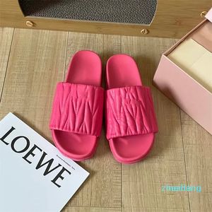 2023-Womens Beach Slippers Знаменитые классические плоские каблуки летние дизайнерские модные флопы Кожаная леди слайды Famale Shoes Hotel Bath Ladies Sexy Sandals Большие