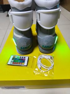 Ritorno al futuro Lacci automatici Air Mag Sneakers Marty Mcfly's air mags Scarpe led Ritorno al futuro Glow In Dark Grey Sneakers