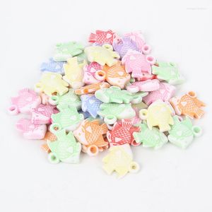 ビーズ50pcs/lotミックス金魚形状アクリルチャームジュエリーのためのゆるい針のためのルーズスペーサー