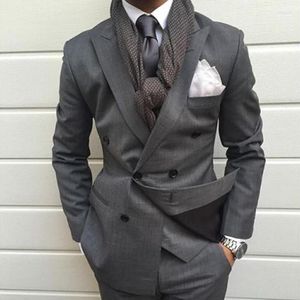 Erkekler Yakışıklı Gri Erkekler Düğün Smokin 2pcs Damat Resmi Giyim Çifte Kesilmiş Blazer Pantolon İş Akşam Balo Ceket Pantolon